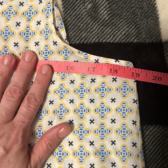 41 Hawthorn Geometric Patterned Sleeveless Blouse. Size Small - Picture 7 of 14